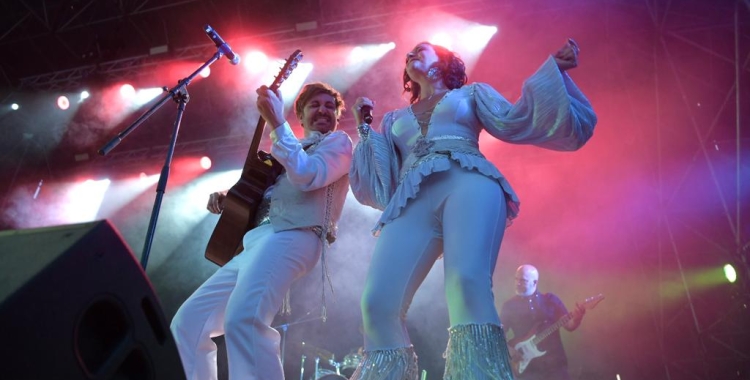 La banda ha aconseguit transportar el públic als anys d'Abba | Roger Benet 